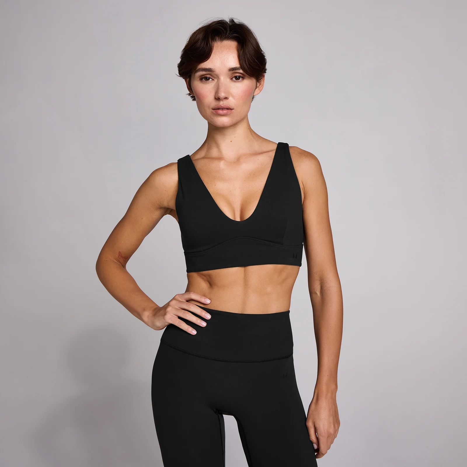 MP Women's SculptForm V-Neck Longline Sports Bra - Black - M Image 1